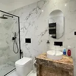 Paradise - Brignole Station - Price - Always Open 제노바