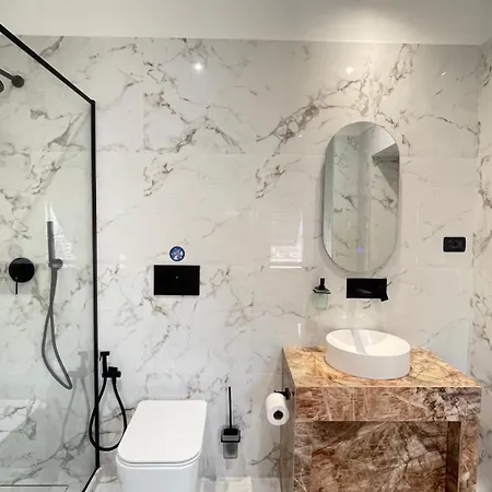 Paradise - Brignole Station - Price - Always Open 게스트하우스