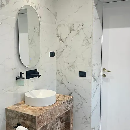 Paradise - Brignole Station - Price - Always Open *