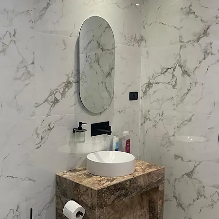 Paradise - Brignole Station - Price - Always Open 게스트하우스 제노바