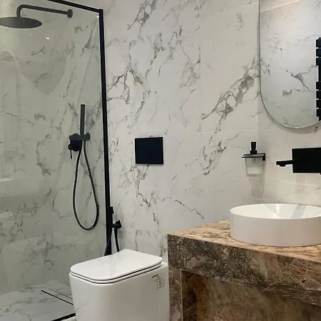 Paradise - Brignole Station - Price - Always Open