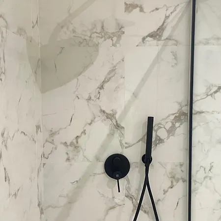 Paradise - Brignole Station - Price - Always Open 제노바