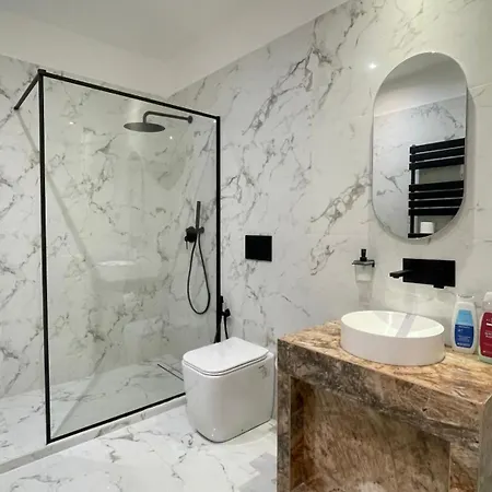 Paradise - Brignole Station - Price - Always Open 게스트하우스 제노바