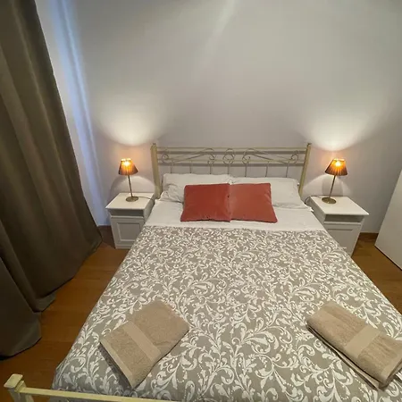 Paradise - Brignole Station - Price - Always Open Πανσιόν