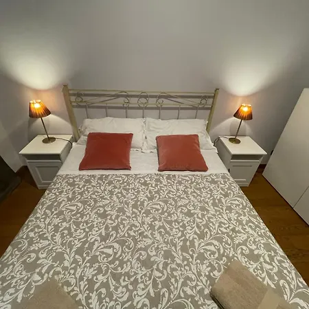 Πανσιόν Paradise - Brignole Station - Price - Always Open *