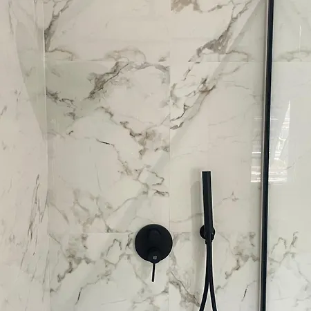 Πανσιόν Paradise - Brignole Station - Price - Always Open *