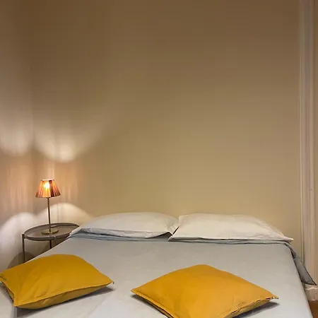 Paradise - Brignole Station - Price - Always Open Πανσιόν